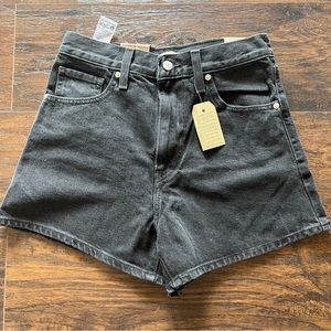 Womens Levis High Waisted Moms Shorts - Size 27 - BNWT